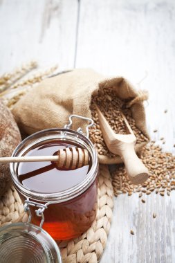 yemek pişirmek için malzemeler, yumurta, tatlım, ekmek, un ve süt