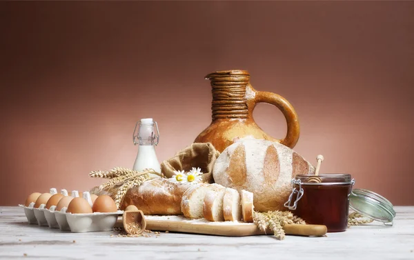 Vintage jug, bread and  seeds,isolated — Stock Photo, Image