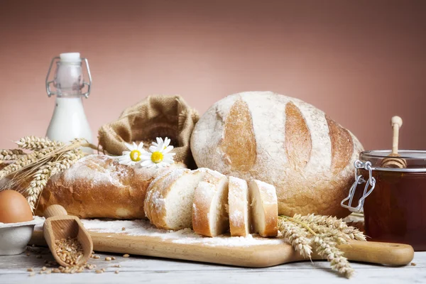 Bakery Bread.Various Bread and Sheaf of Wheat Ears Still-life. — Stock Photo, Image