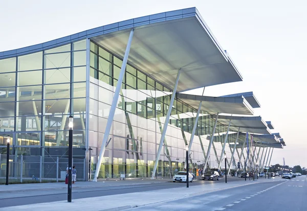 Moderno terminal dell'aeroporto di Breslavia in Polonia — Foto Stock