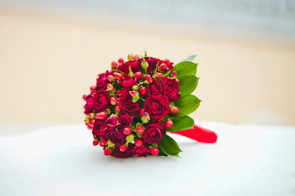 Wedding flowers in the snow — Stock Photo, Image