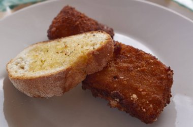 'Tuma e acciughe', tipik Sicilyalı başlangıç.