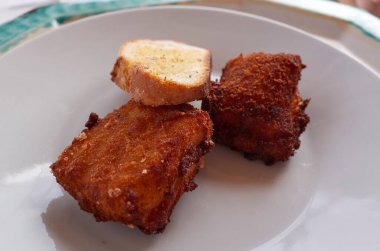 'Tuma e acciughe', tipik Sicilyalı başlangıç.