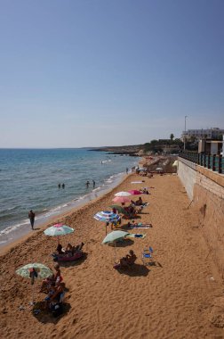 Marina di Noto, İtalya - 15 Eylül 2021: Marina di Noto plajı manzarası
