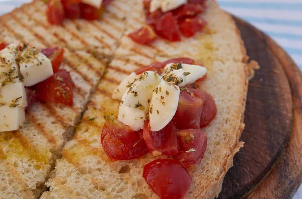 Bruschetta Con Queso Mozzarella Tomate —  Fotos de Stock