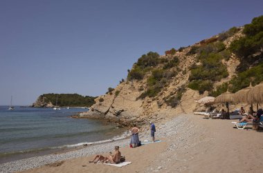 İbiza, İspanya - 17 Haziran 2022: des Jondal plajı manzarası
