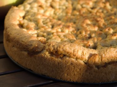 Ev yapımı elmalı turta.