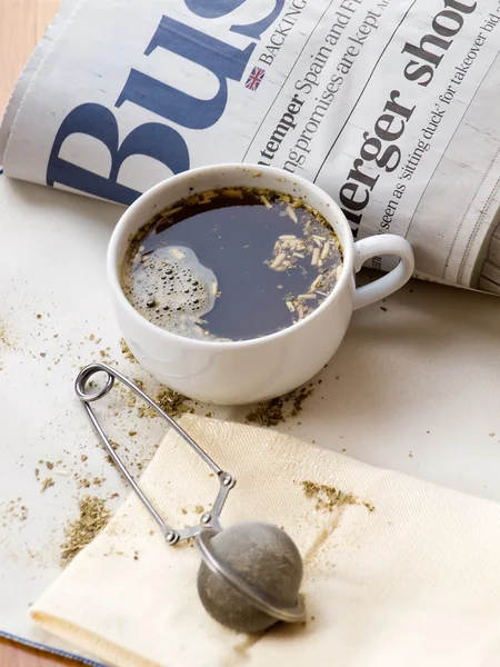 Yerba mate fresco e notizie del mattino — Foto Stock