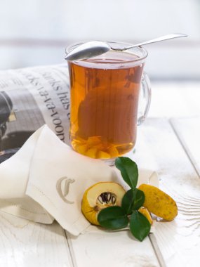 çay, ayva ve gazete