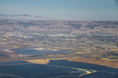 SAN FRANCISCO, CALIFORNIA Eylül 2021 San Francisco ve Bay uçak manzaralı. Birleşik Devletler, ABD.