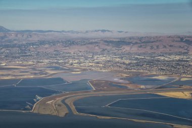 SAN FRANCISCO, CALIFORNIA Eylül 2021 San Francisco ve Bay uçak manzaralı. Birleşik Devletler, ABD.