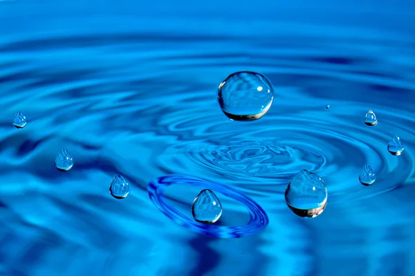 Zonnestelsel in de vorm van waterdruppels — Stockfoto