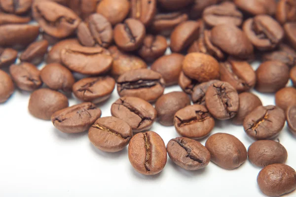 Isolate coffee beans. Macro. White backgound — Stock Photo, Image