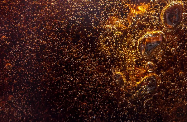 Makro siyah kabarcıklar cola cam duvar