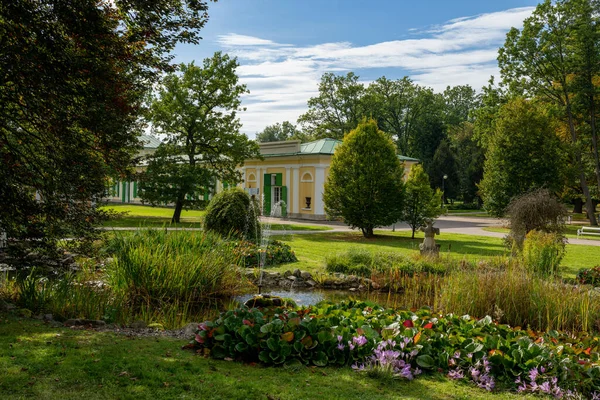 Parque Termal Verano Ciudad Balneario Checa Frantiskovy Lazne Franzensbad República — Foto de Stock