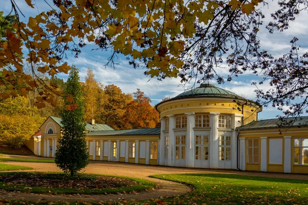 Colonnade Van Mineraalwaterbron Ferdinand Ferdinanduv Pramen Het Tsjechisch Kleine West — Stockfoto