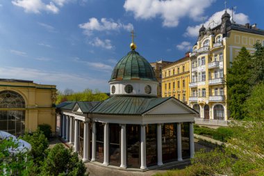 The columned classical pavilion above the outlet of the salty Cross Spring in Marianske Lazne (Marienbad) was built between 1817 and 1818.