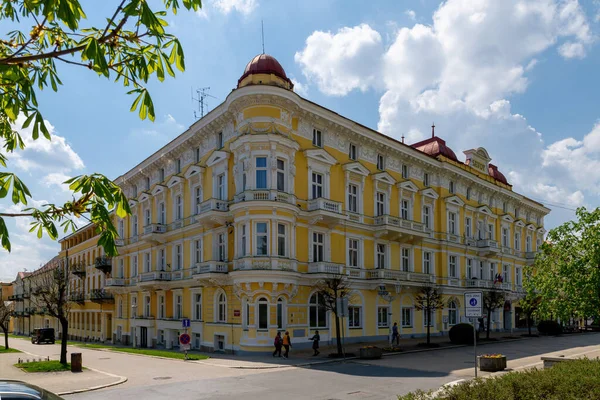 Frantikovy Lzn, Çek Cumhuriyeti - 4 Mayıs 2022: Küçük Çek büyük spa kasabası Frantiskovy Lazne 'nin (Franzensbad)