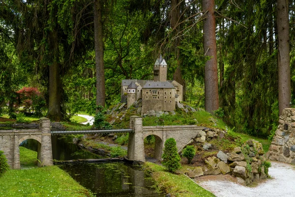 Marianske Lazne, Çek Cumhuriyeti - 30 Mayıs 2022: Bohemyum Minyatür Parkı - Madalyon Kalesi 'nin Minyatürü - Karlovy Vary bölgesinin Sembolü