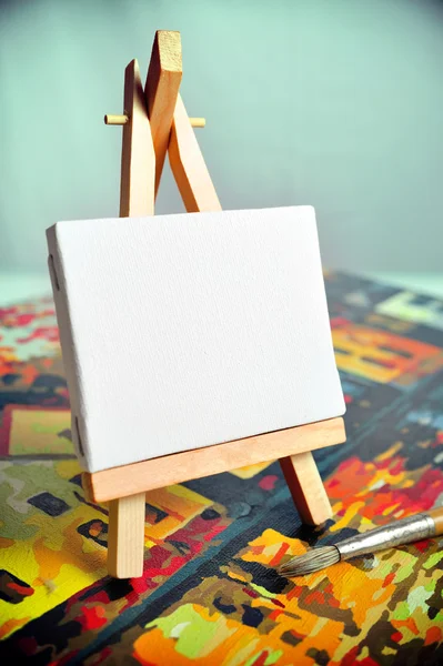 Blank canvas on easel — Stock Photo, Image