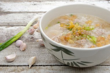 Domuz ile haşlanmış pirinç