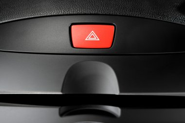 Acil durum düğmesine