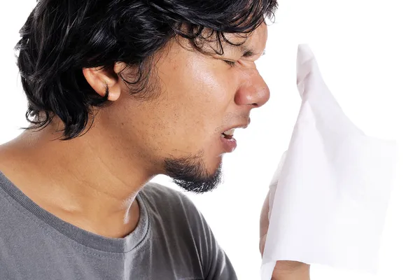 Joven asiático hombre estornudo — Foto de Stock
