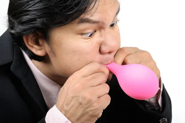Opblazen van de ballon van een roze — Stockfoto