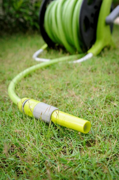 Irrigazione tubo da giardino — Foto Stock