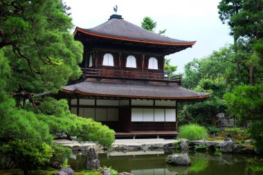 Jisho-ji 'deki kannonden, genellikle Silver Pavilion (Ginkaku-ji) olarak bilinir. Japonya 'nın Kyoto kentindeki bir Budist tapınağı..