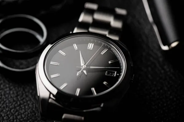 Closeup Luxury Automatic Wristwatch Men Black Dial Stainless Steel Bracelet — Stock Photo, Image