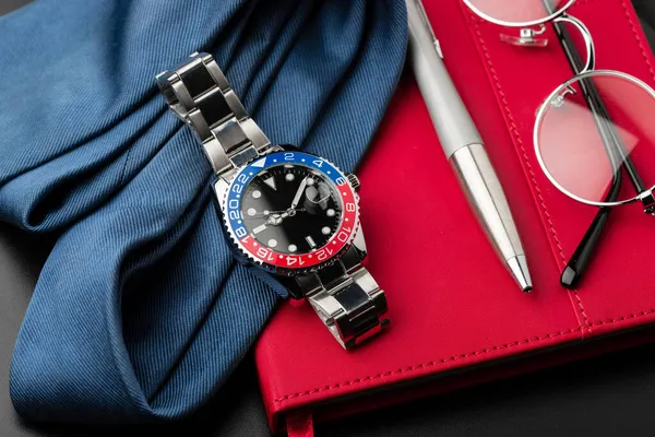 Closeup Relógio Pulso Luxo Para Homens Com Mostrador Preto Moldura — Fotografia de Stock