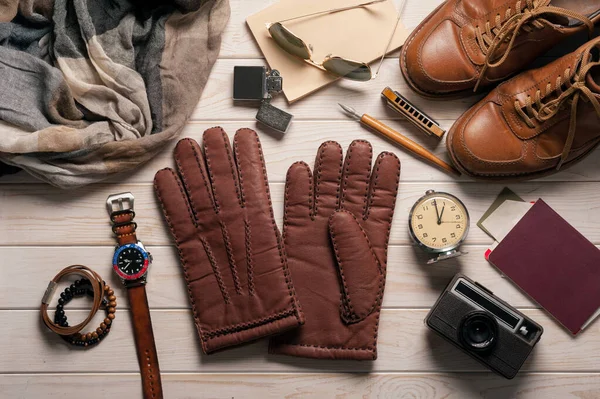 Paar Herenbruin Leren Handschoenen Andere Herenaccessoires Houten Ondergrond — Stockfoto