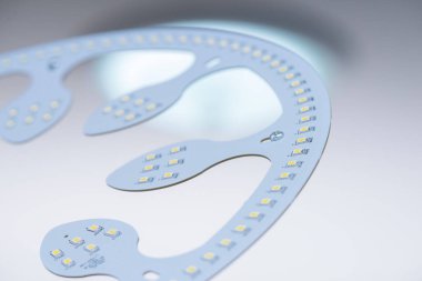 Floresan tüpün yerine kullanılan LED tavan ışığı.