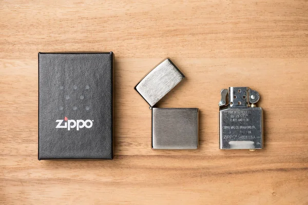 Bangkok Thailand Januari 2018 Zippo Borstad Kromtändare Med Vindtät Zippo — Stockfoto