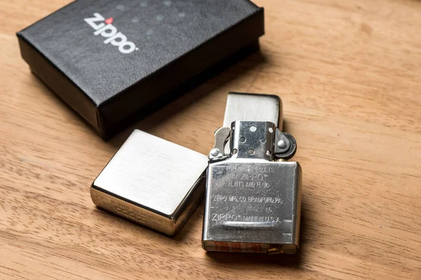 2018 Bangkok Thailand January Zippo Brushed Chrome Light Windproof 라이터는 — 스톡 사진