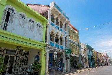 PHUKET, THAILAND - 19 Nisan 2018: Sino Portekiz tarzında eski binası olan eski Phuket kasabası. Phuket, Phuket şehrinin tarihi bir parçasıdır.