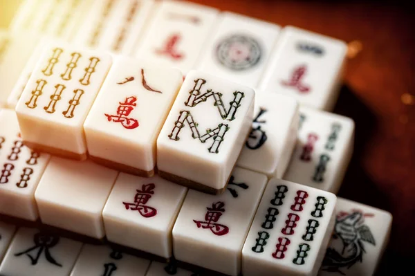 Muchos Viejos Azulejos Mahjong Mesa Madera Mahjong Antiguo Tablero Asiático — Foto de Stock