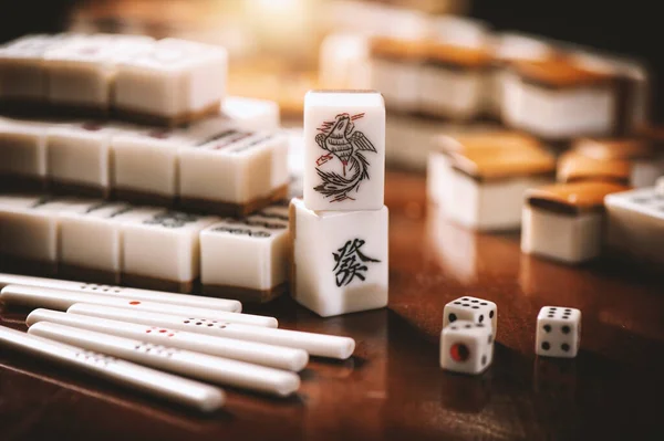 Muchos Viejos Azulejos Mahjong Mesa Madera Mahjong Antiguo Tablero Asiático — Foto de Stock