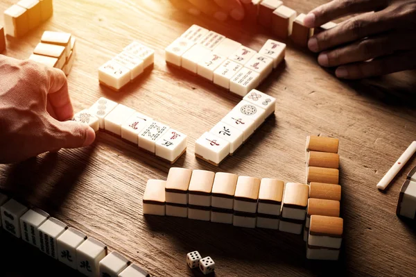 Playing Mahjong Wooden Table Mahjong Ancient Asian Board Game — Fotografia de Stock