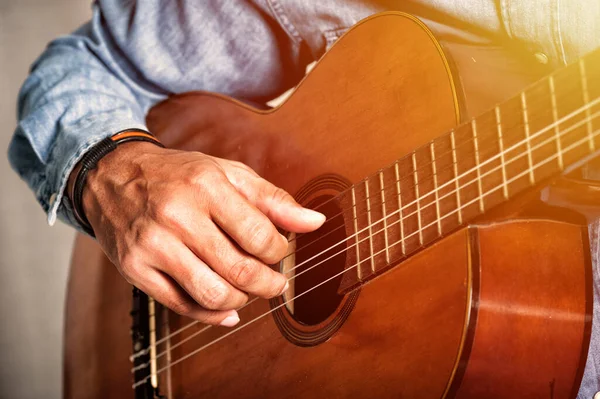 Closeup Man Hand Playing His Old Classical Guitar — Stockfoto