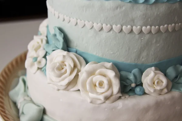 Esküvői torta rózsákkal — Stock Fotó