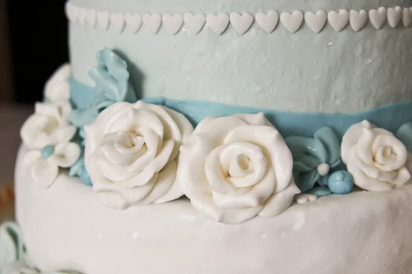 Bolo de casamento com rosas — Fotografia de Stock