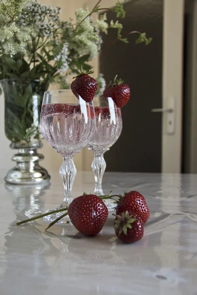 Cocktail met aardbeien — Stockfoto