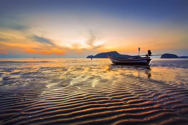 Barco de pesca Hua-Hin praia . — Fotografia de Stock