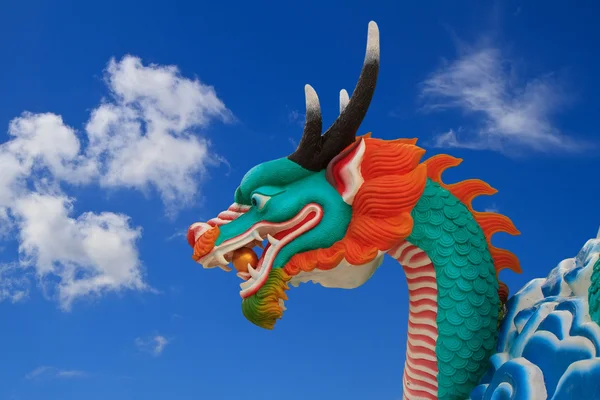 Dragon statue on white blackground — Stock Photo, Image