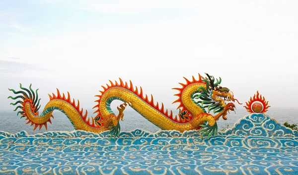 Chinese dragon statue on the clouds. — Stock Photo, Image