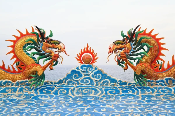 Two chinese dragon statue on the clouds. — Stock Photo, Image