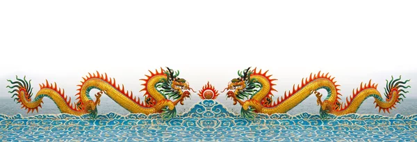 Deux statues de dragon chinois sur les nuages . — Photo