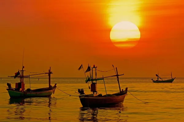 Barco de pesca nascer do sol, Huahin Tailândia — Fotografia de Stock